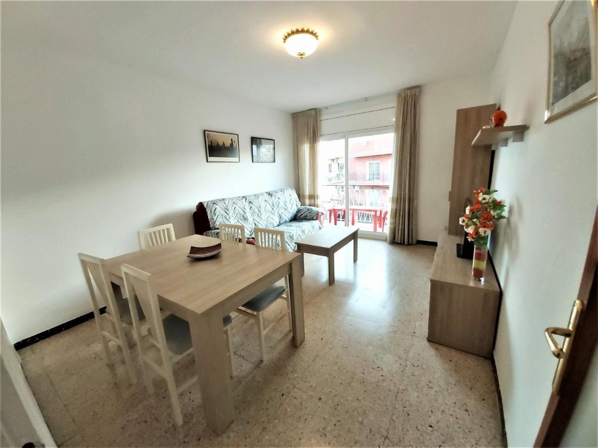 Diana Apartamento Con Terraza Muy Cerca Del Mar Pineda de Mar Buitenkant foto